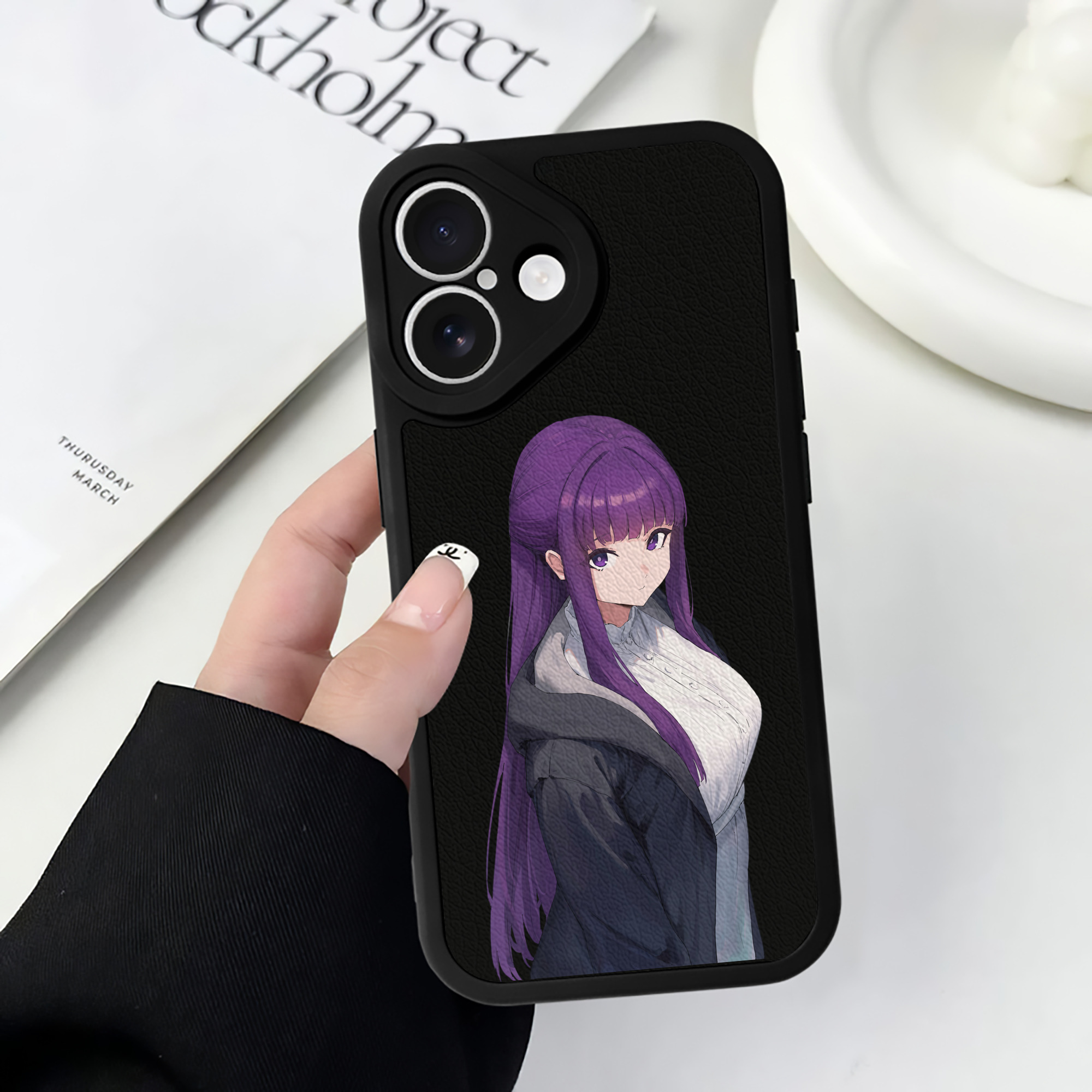 （画像用） 葬送のフリーレン Frieren 【iPhone 16シリーズ対応】シリコンスマホケース（レザー調） 材質：シリコン
